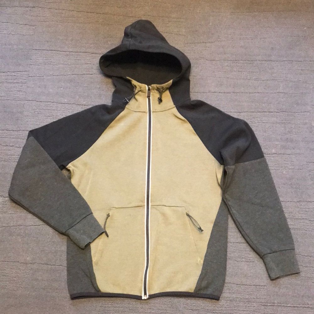 Men’s zip-up hooded jacket